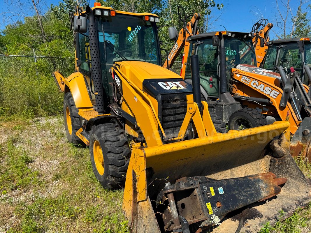 2016 Caterpillar 420F2 Backhoe LOT55 - 187106 - R