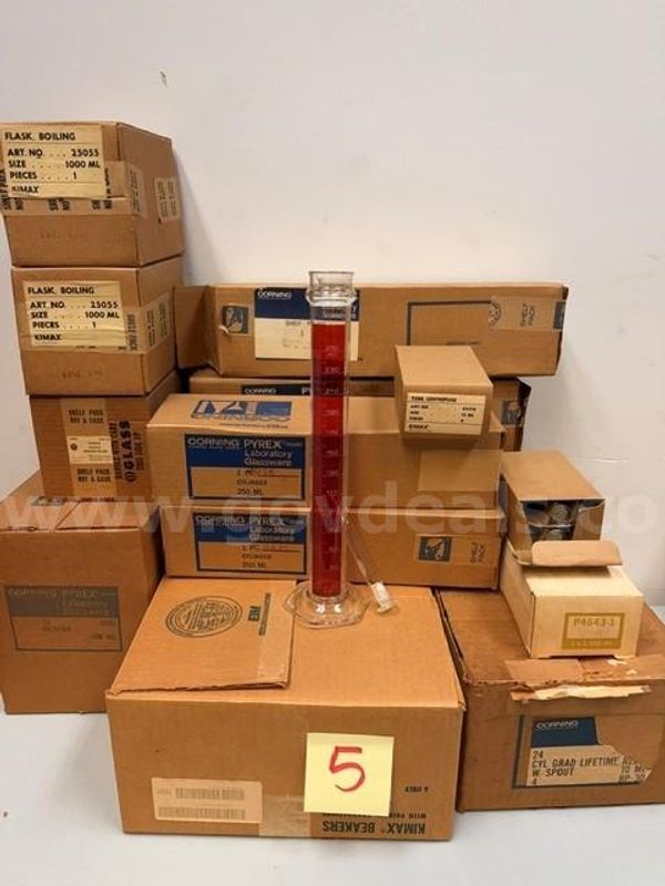 Lot of Laboratory Glassware