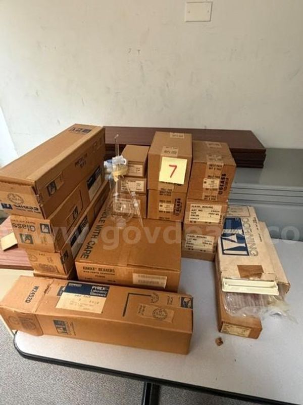 Lot of Laboratory Glassware