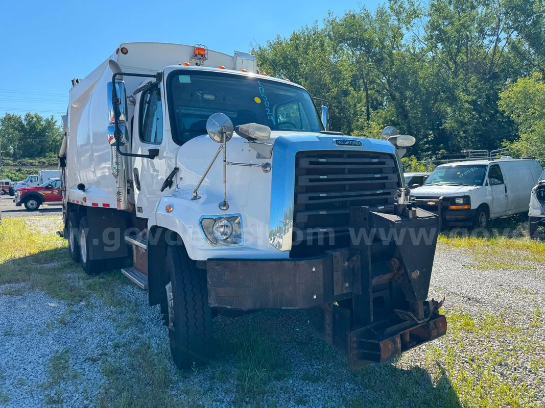 2018 Freightliner 108SD 20YD Compactor LOT25 - 185029 - R