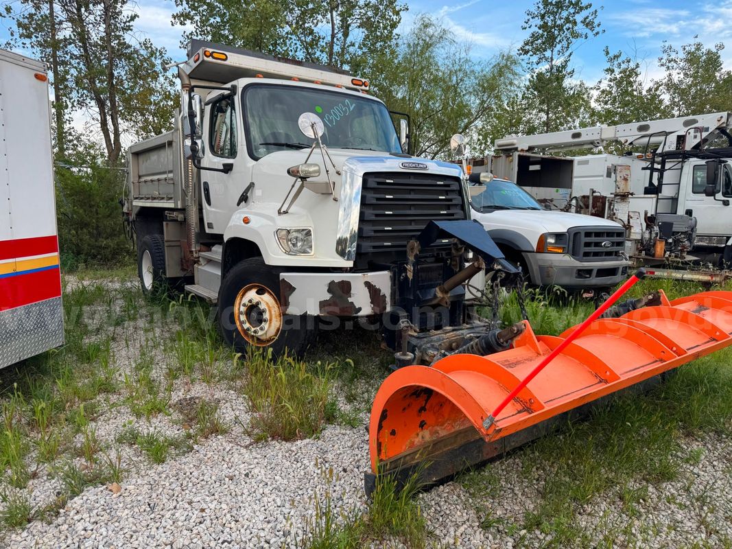 2013 Freightliner 108SD Lot 112 - 130032 R