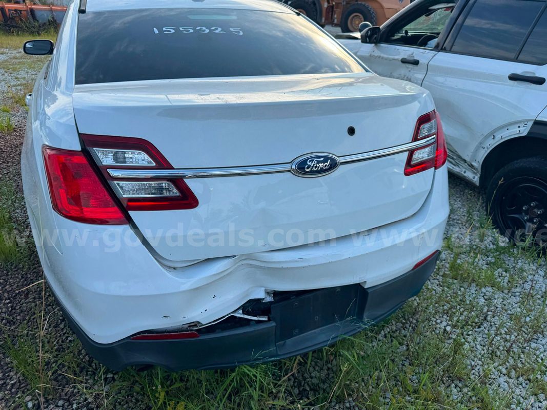 2015 Ford Interceptor Sedan Lot 141 - 155325 NR