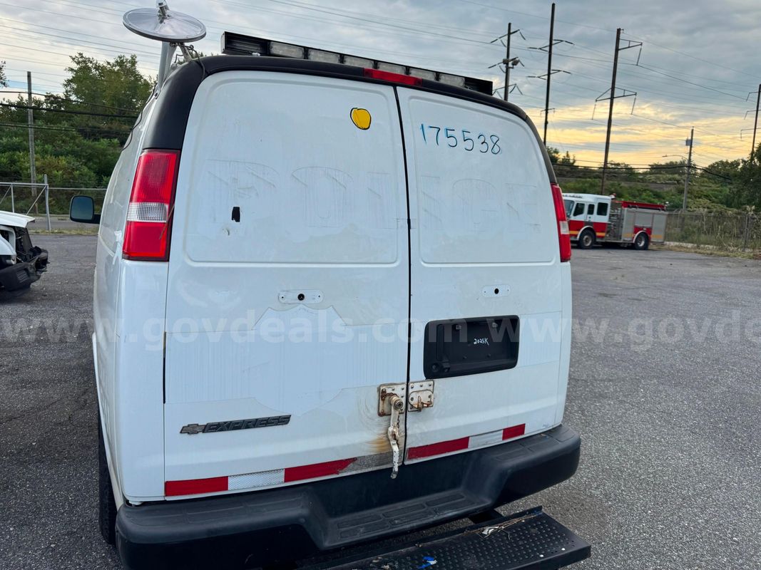 2017 Chevrolet Express 2500 Lot 108 - 175538 R