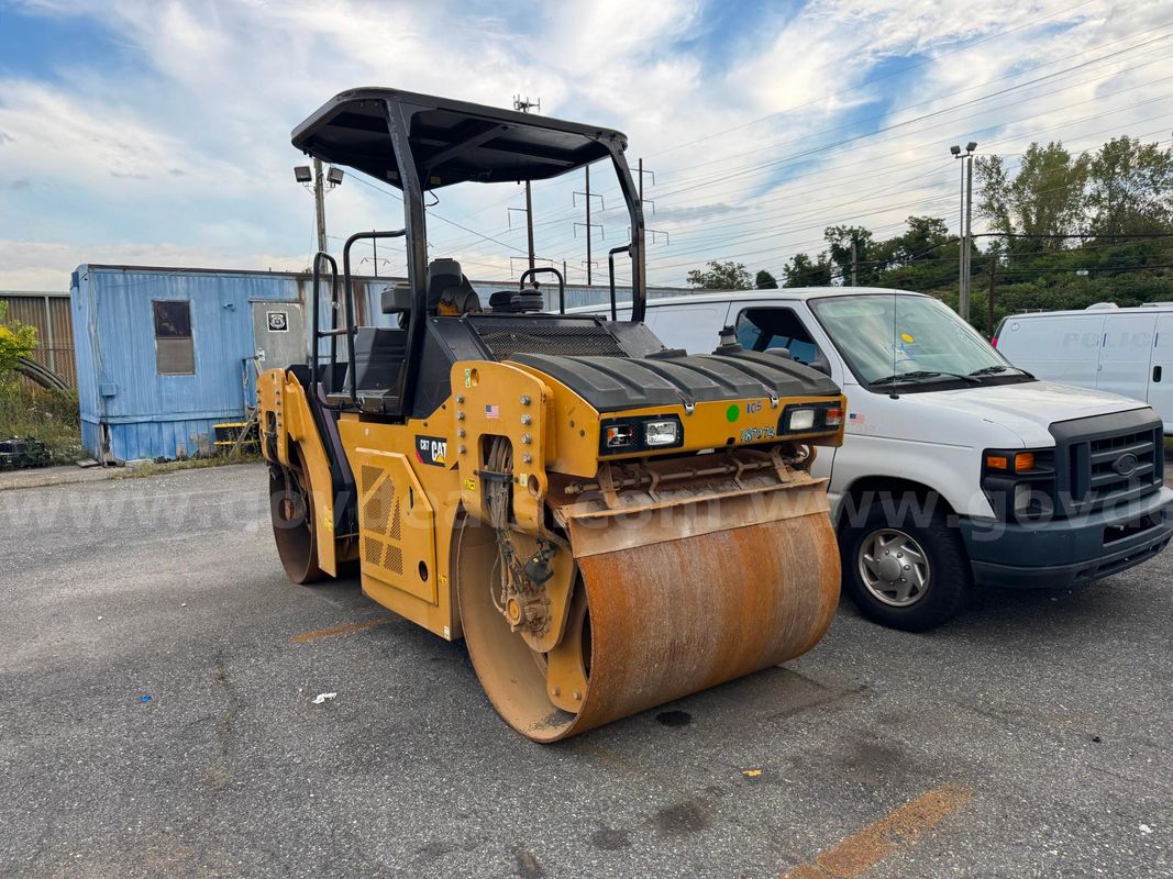 2018 Caterpillar CB7 Lot 105 - 187074 R
