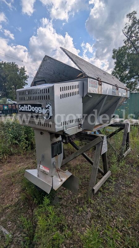 SaltDogg Stainless Steel V-Box Hopper Spreader