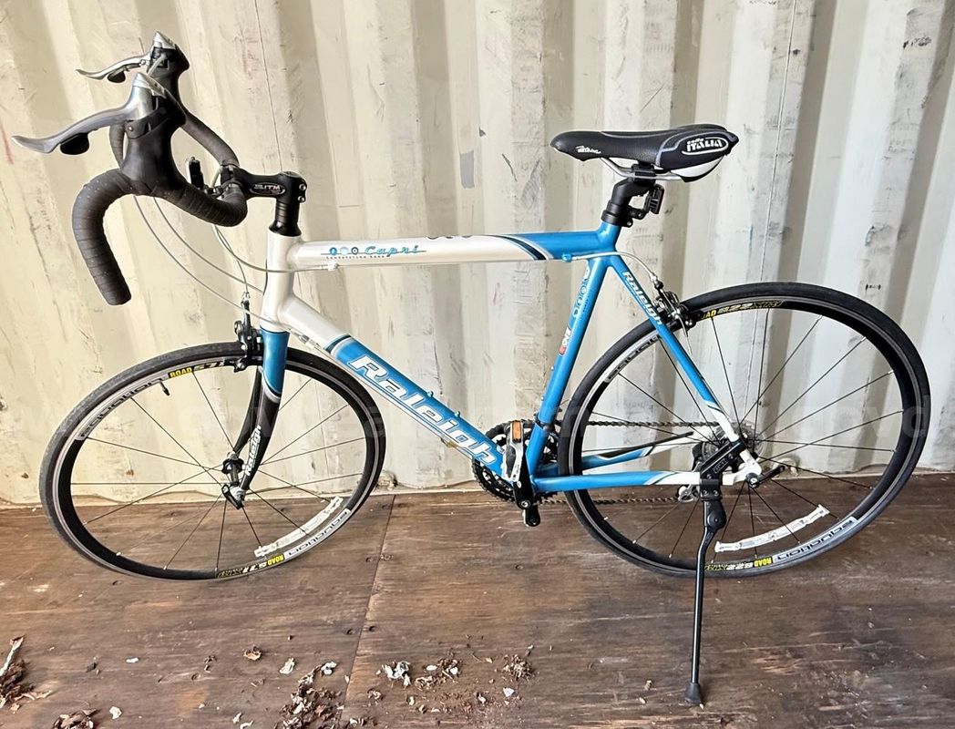 Raleigh Capri 51cm frame (20" ) road bike in excellent condition!