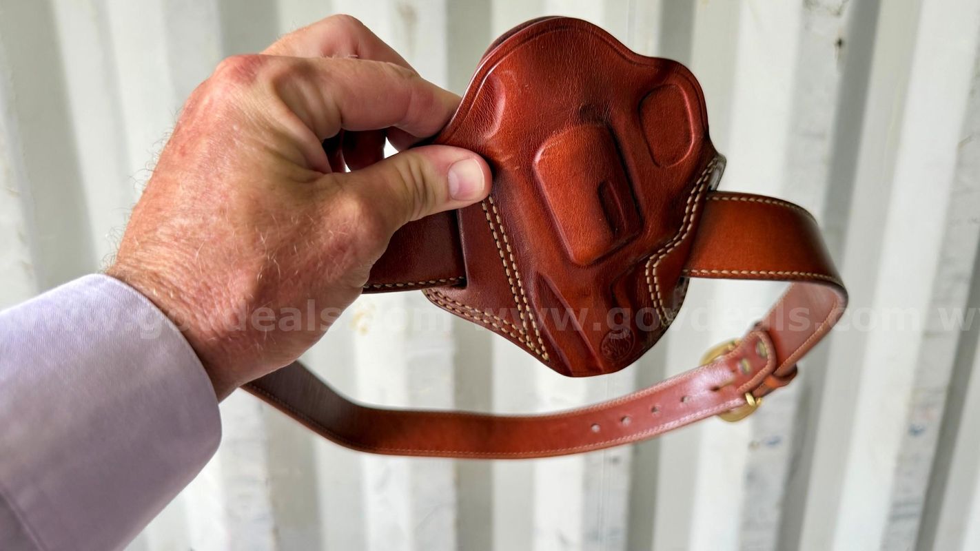 Galco 1.5" leather belt with medium frame revolver holster. LIKE NEW.