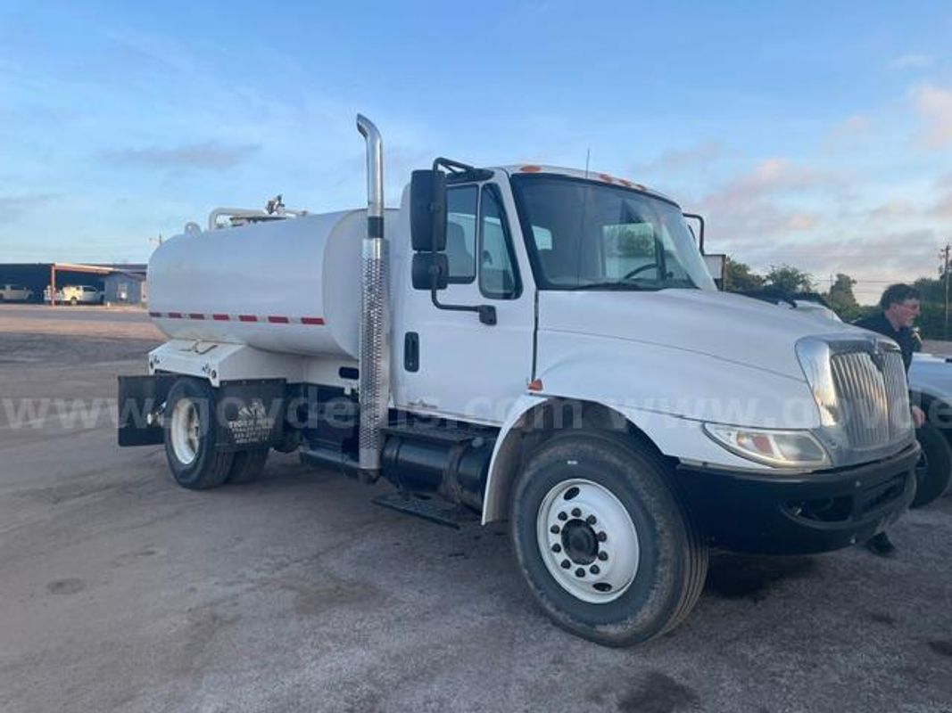 2002 International 4400 Water Truck