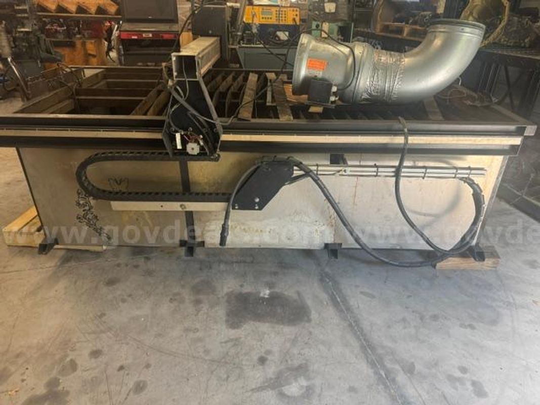 Tracker CNC Pro Table Cutter with stand and ventilation