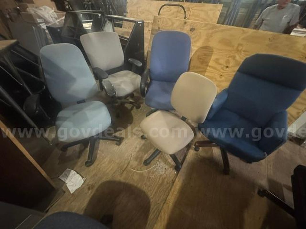Multiple Rolling Desk Chairs