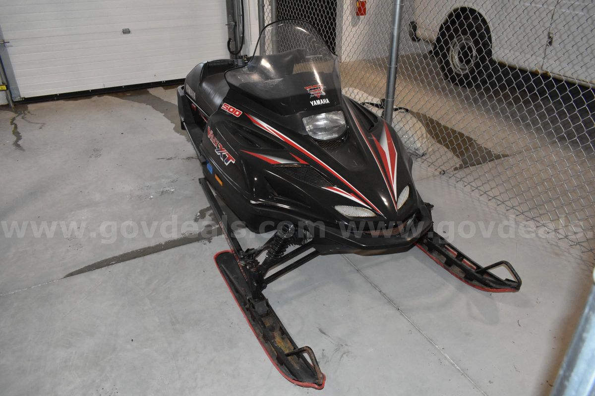 1998 Yamaha VMAX 500 snowmobile