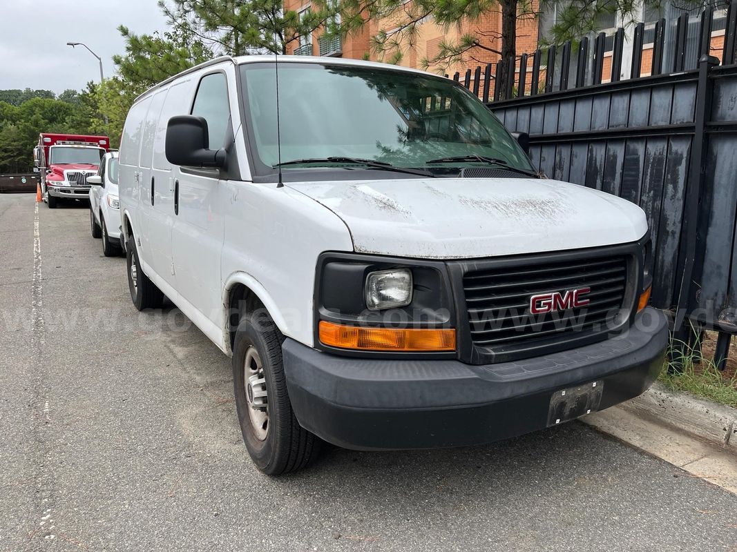 2014 GMC Savana Cargo Van