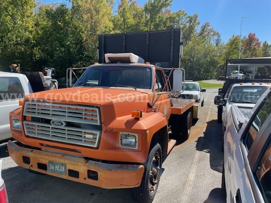 1991 FORD F600 FLAT BED TRUCK