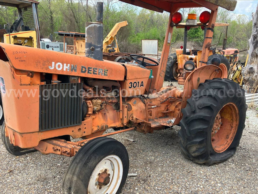 1982 John Deere 301 Tractor