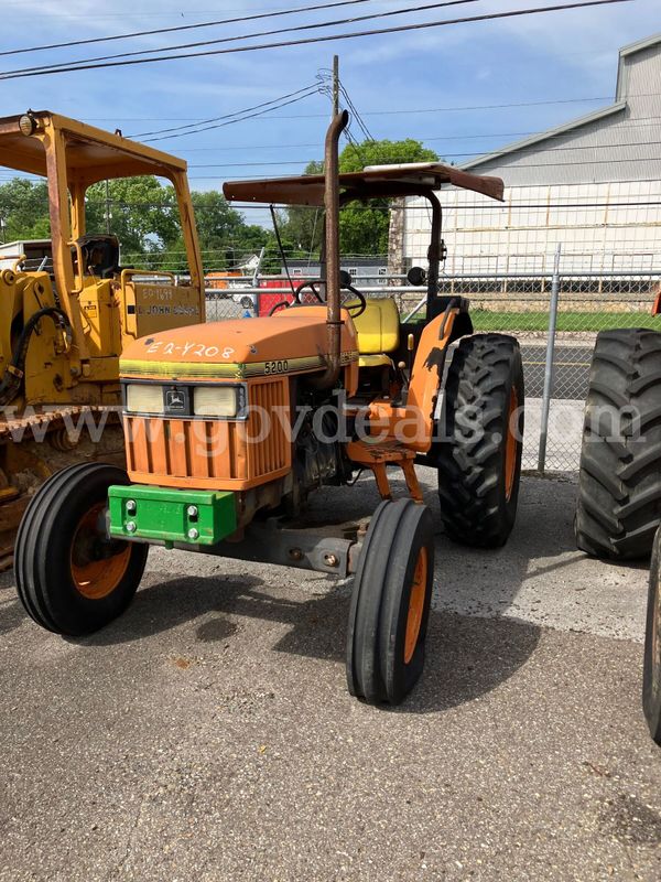 1992 John Deere 5200 Tractor