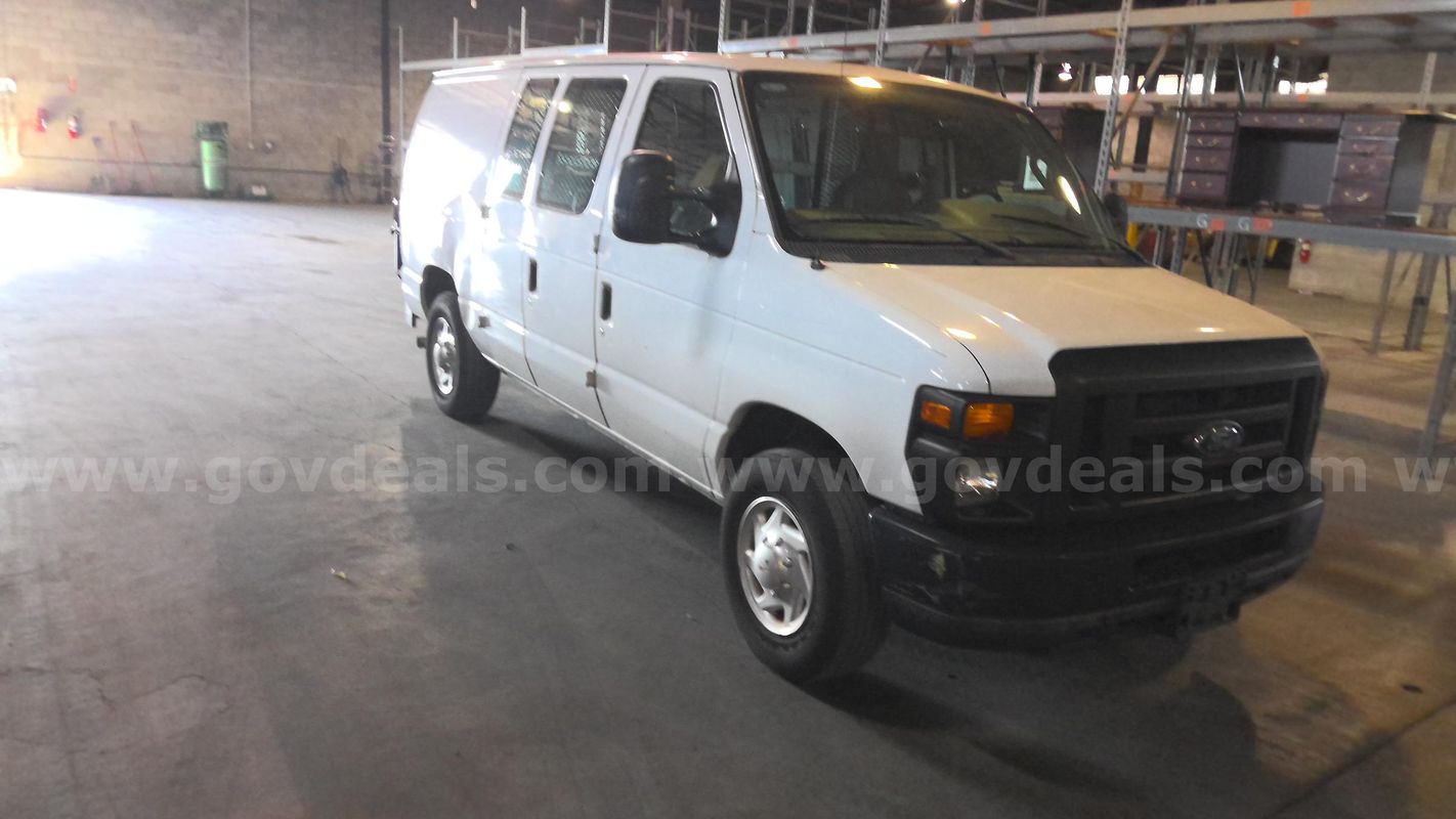 2011 FORD E250 CARGO VAN