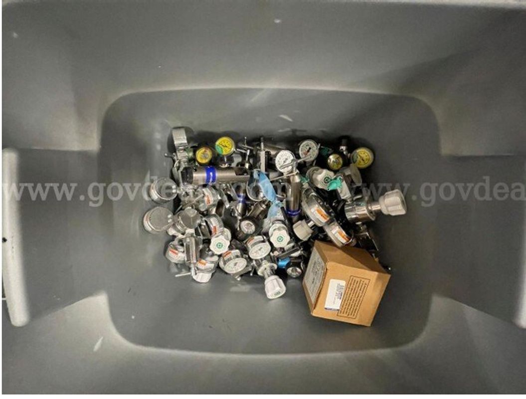 Oxygen Regulators Qty-22