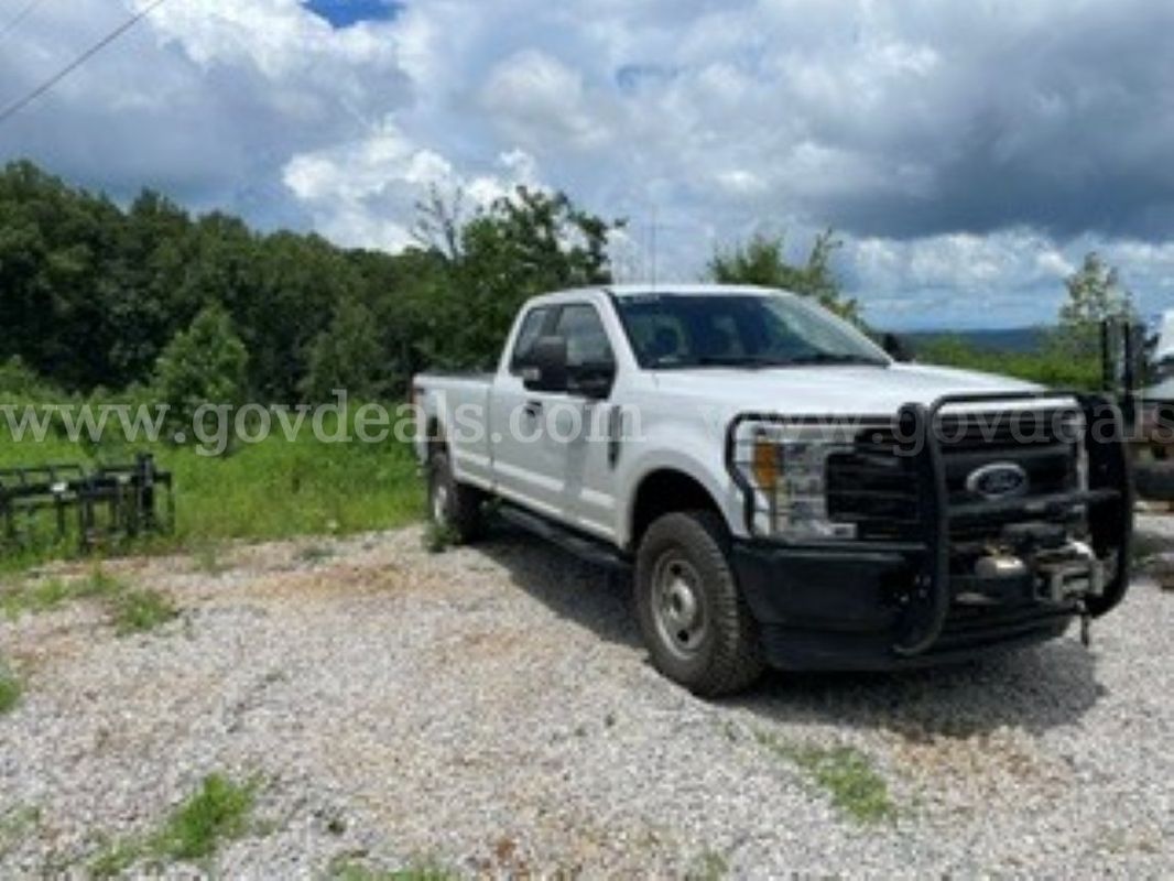 2017 FORD F350 4WD SUPER CAB