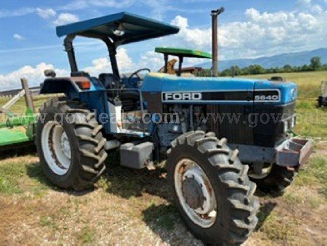 1995 FORD 5640 TRACTOR