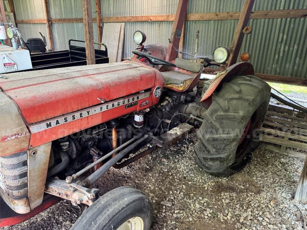 Massey Ferguson 135 Tractor