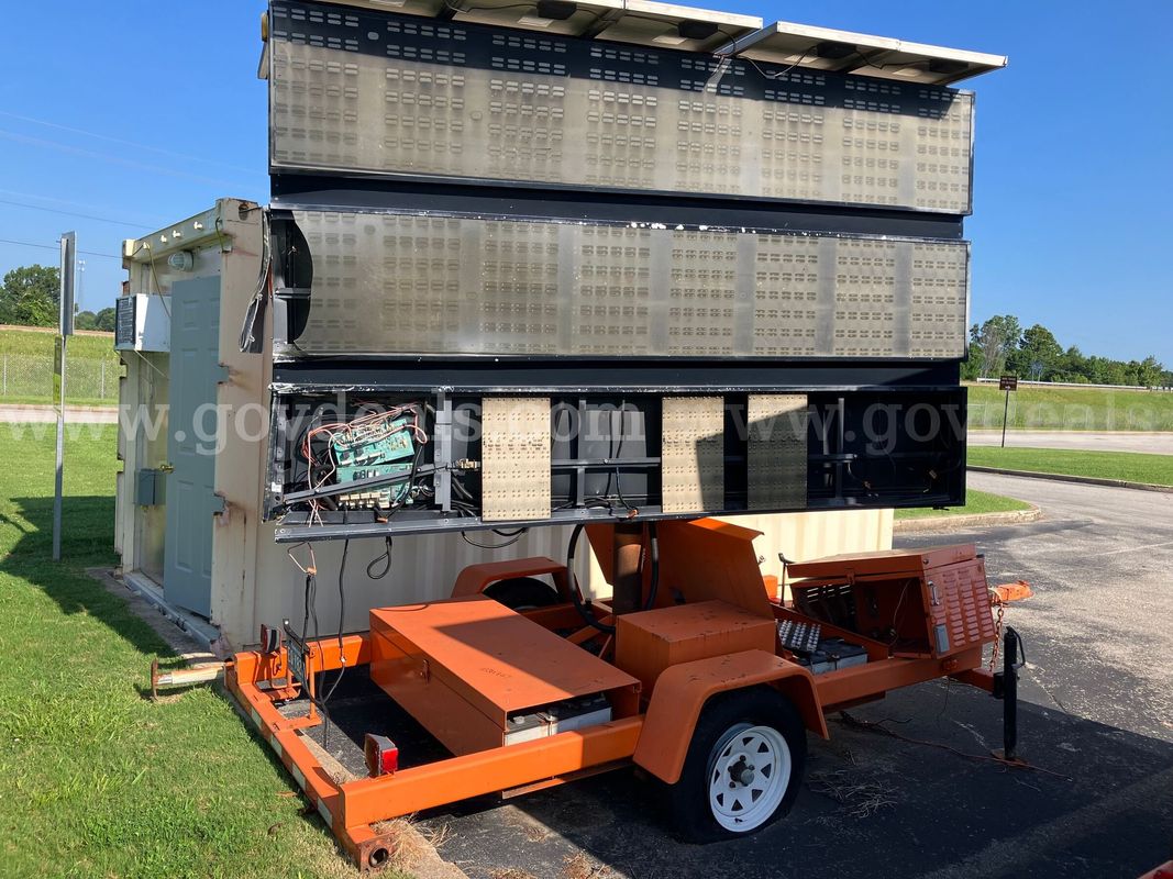 1998 AMERICAN SIGNAL MESSAGE SIGN TRAILER M