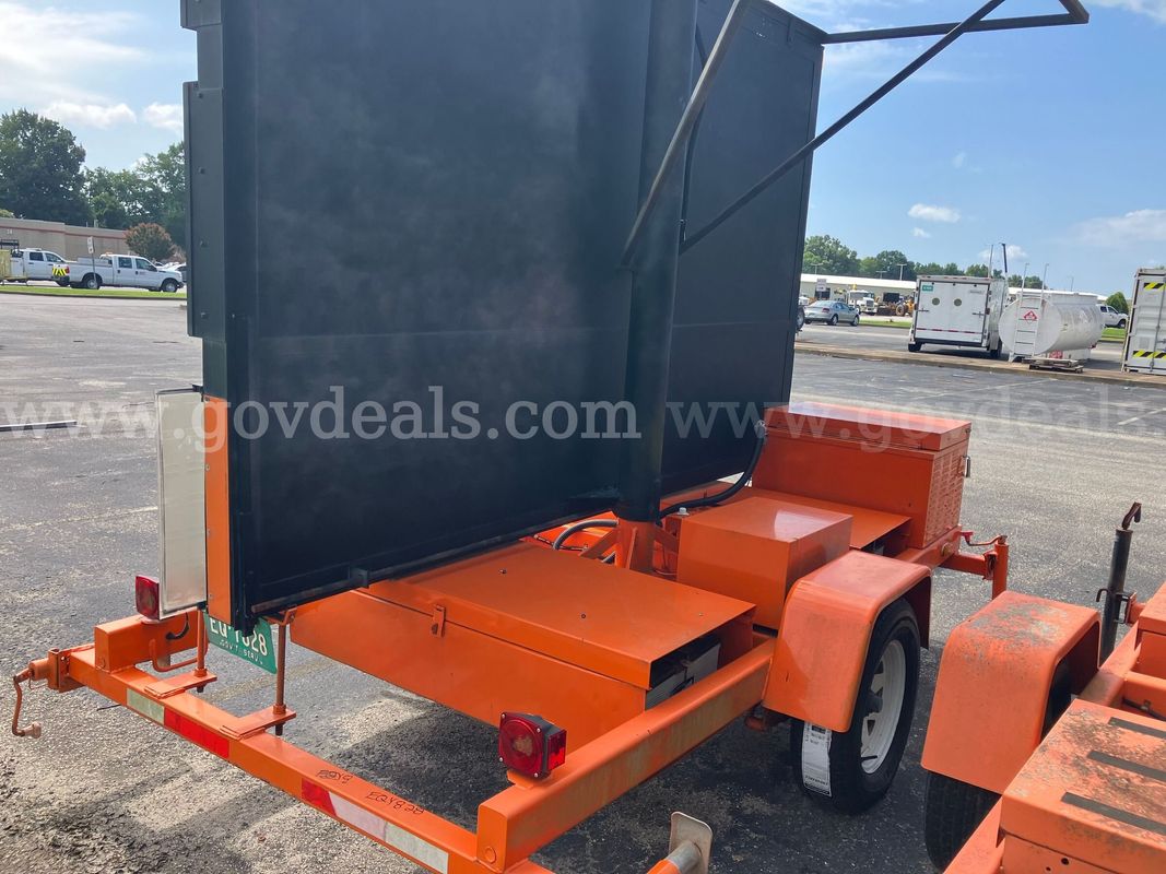 1998 AMERICAN SIGNAL MESSAGE SIGN TRAILER M