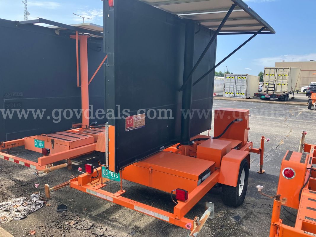 1999 AMERICAN SIGNAL TRAILER MOUNTED MESSAG