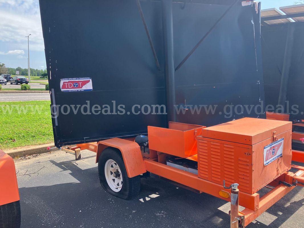 1998 AMERICAN SIGNAL MESSAGE SIGN TRAILER