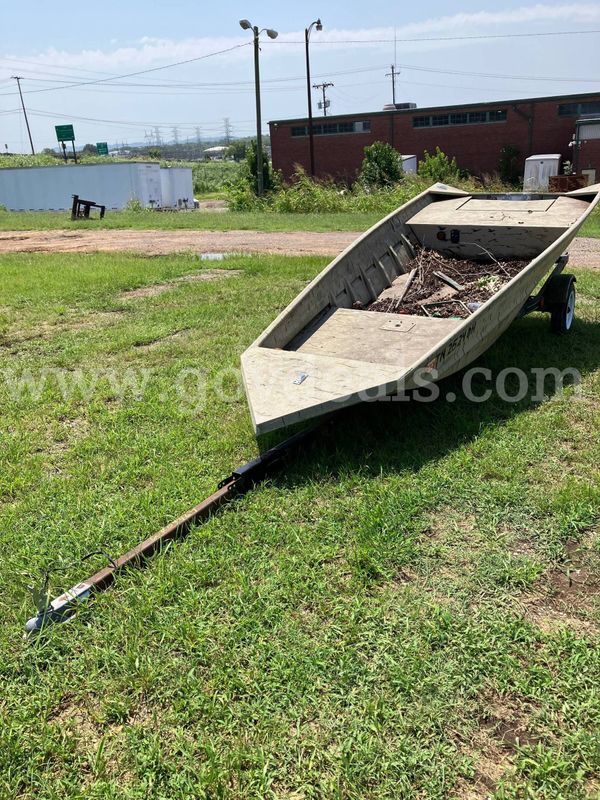 ALUMACRAFT JON BOAT W/TRAILER