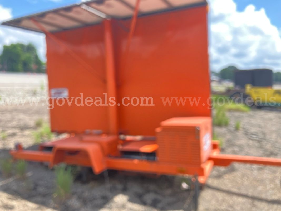 1995 AMERICAN SIGNAL CMST331 TRAILER MOUNTED MESSAGE BOARD