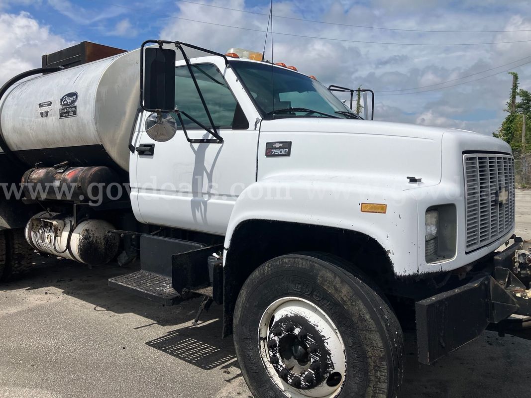 1998 Chevrolet 7500 Distributor Truck