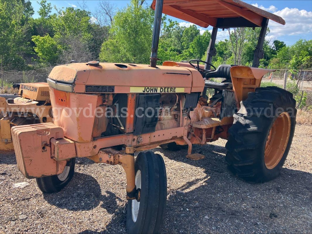 1992 John Deere 2755 Tractor