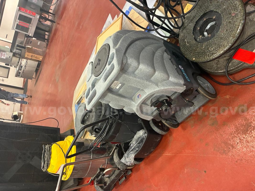 buffers and shop vacs 1 lot