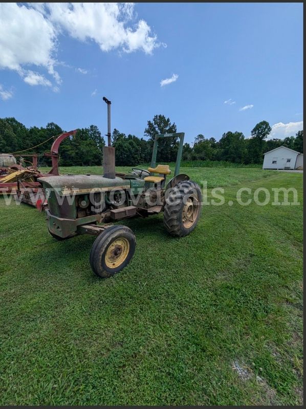 JOHN DEERE 1020 TRACTOR