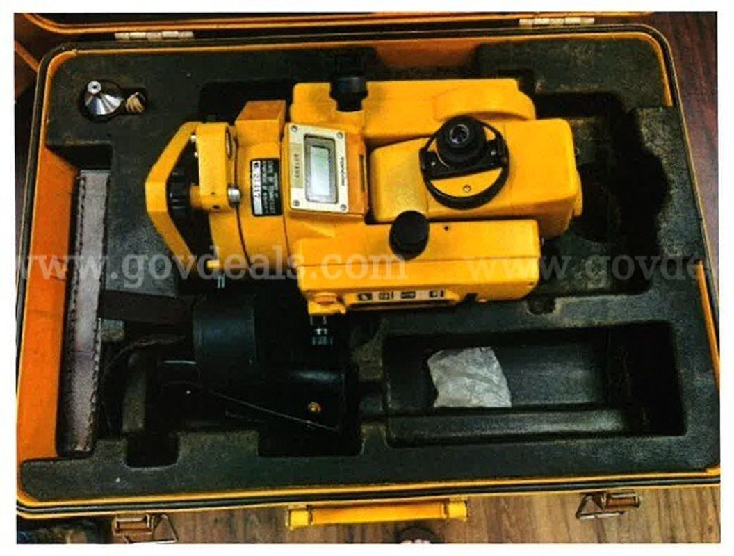TOPCON TOTAL STATION QTY-3