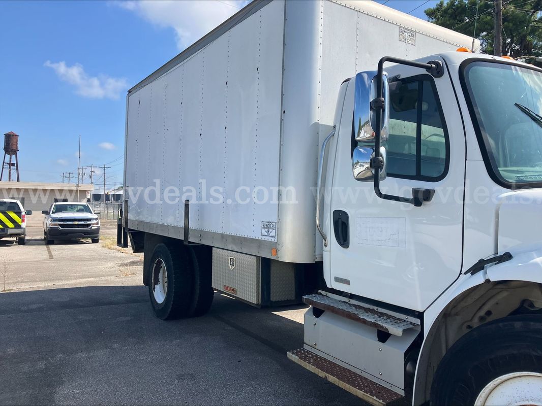 2012 Freightliner M2106