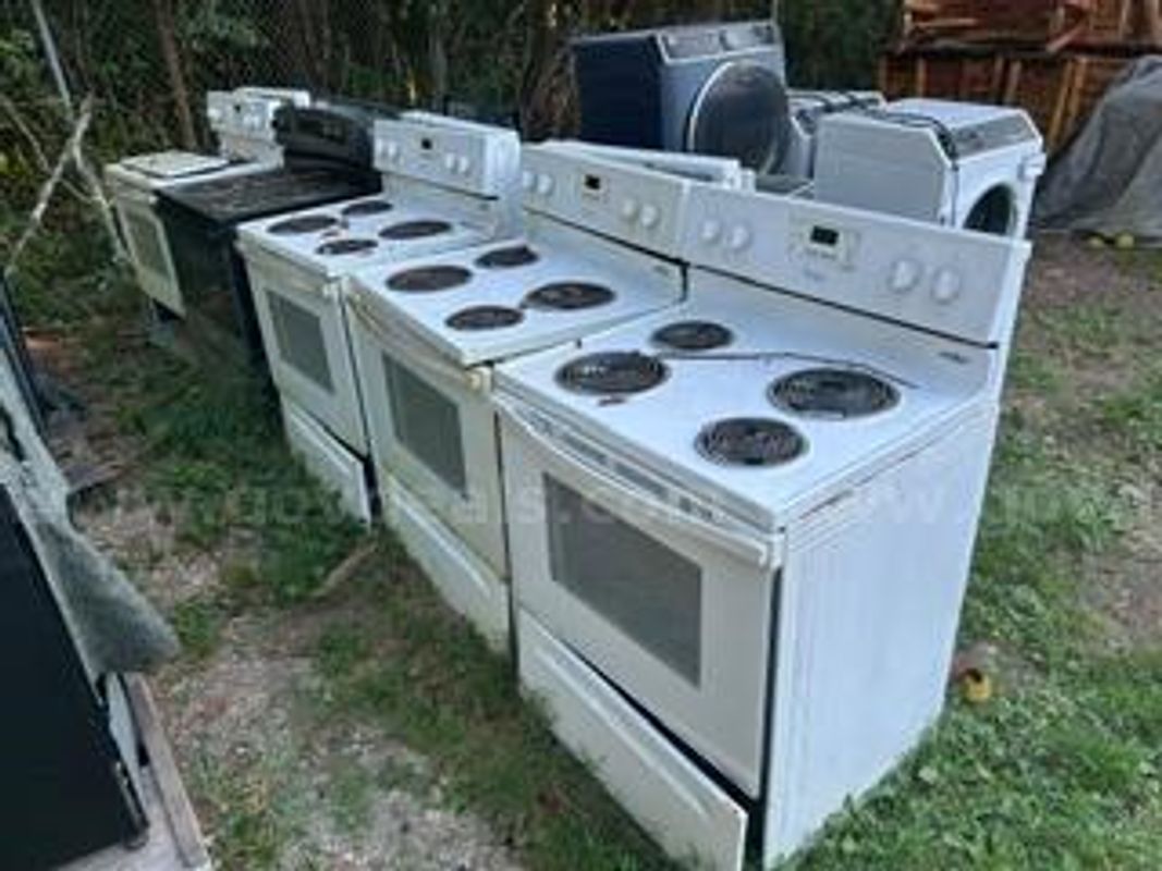 Electric Stoves/Ranges (Qty-9)