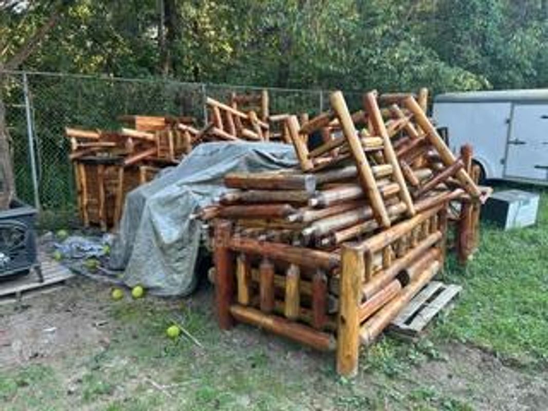 Misc Furniture (1 Lot)