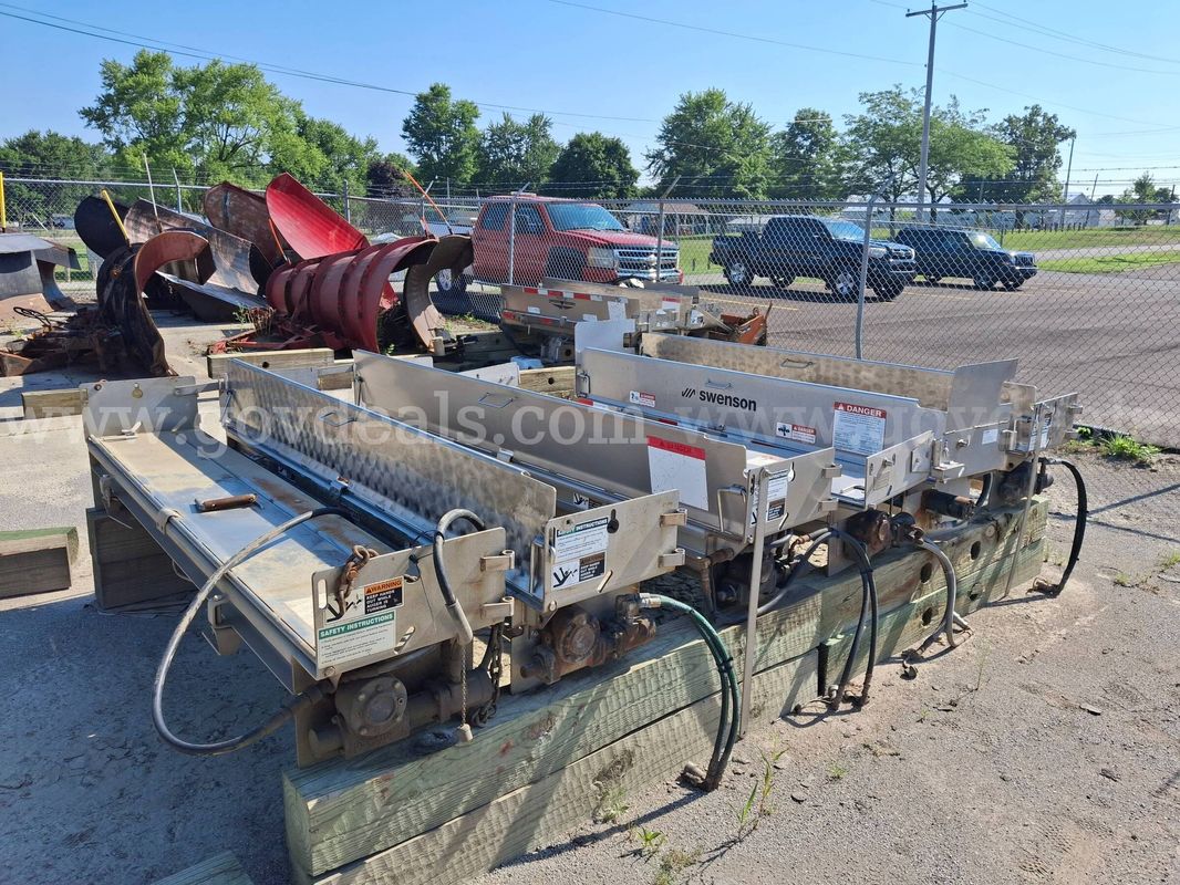 1 lot of 7 stainless salt spreaders
