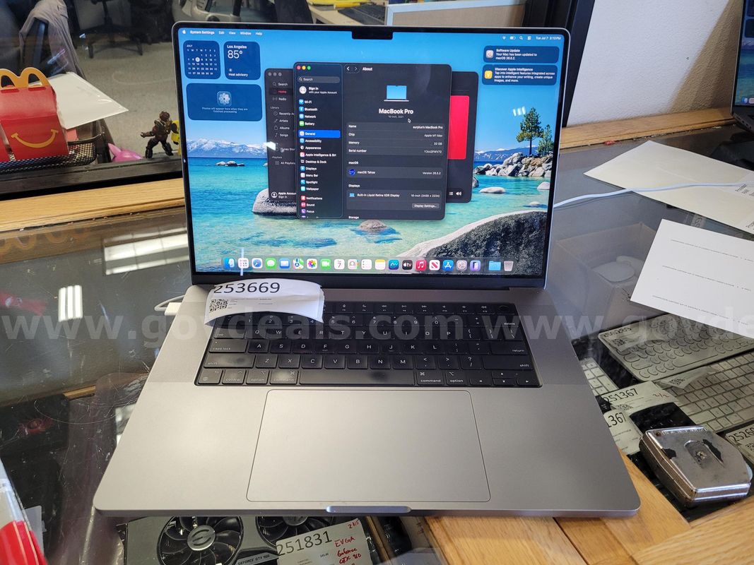 Computer: Macbook Pro 16" M1 Max / 32gb / 1tb