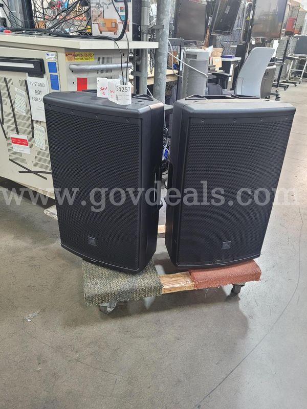 SPEAKER SET: 15" 1000W TWO WAY WITH AMP