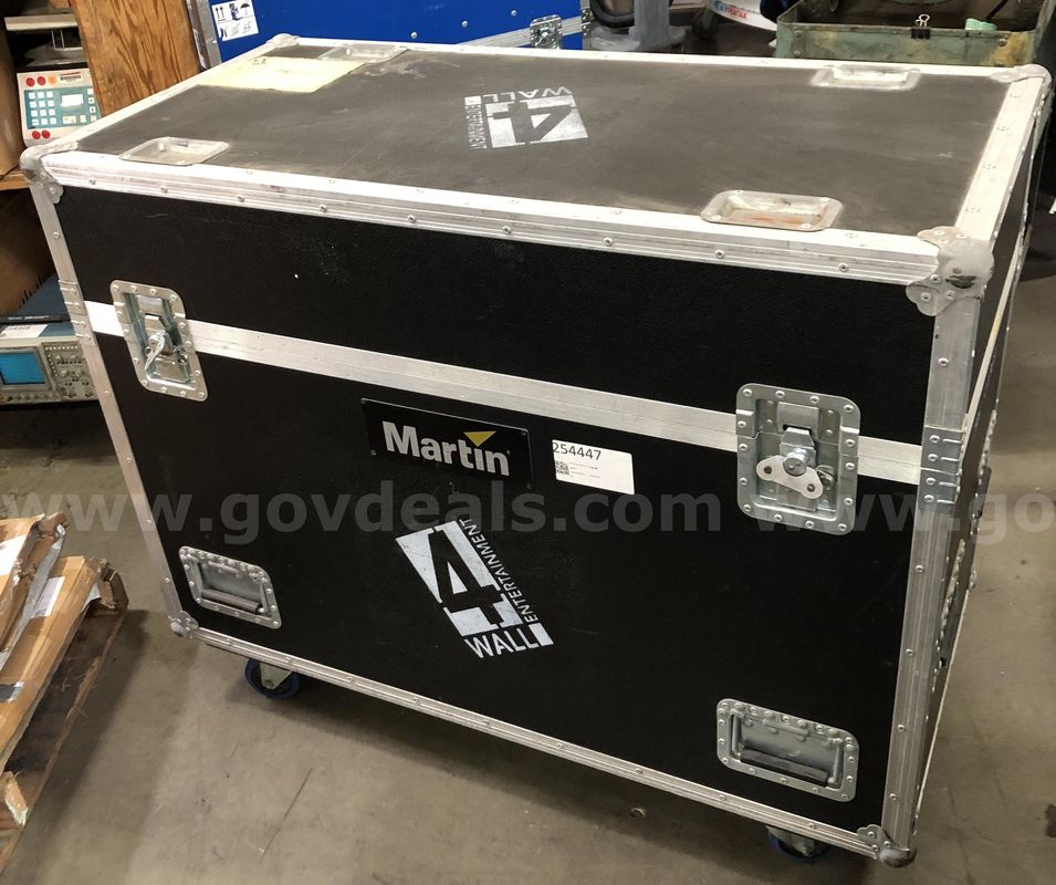 PROTECTIVE TRAVEL CASE: PROFESSIONAL, FOR AUDIO EQUIPMENT