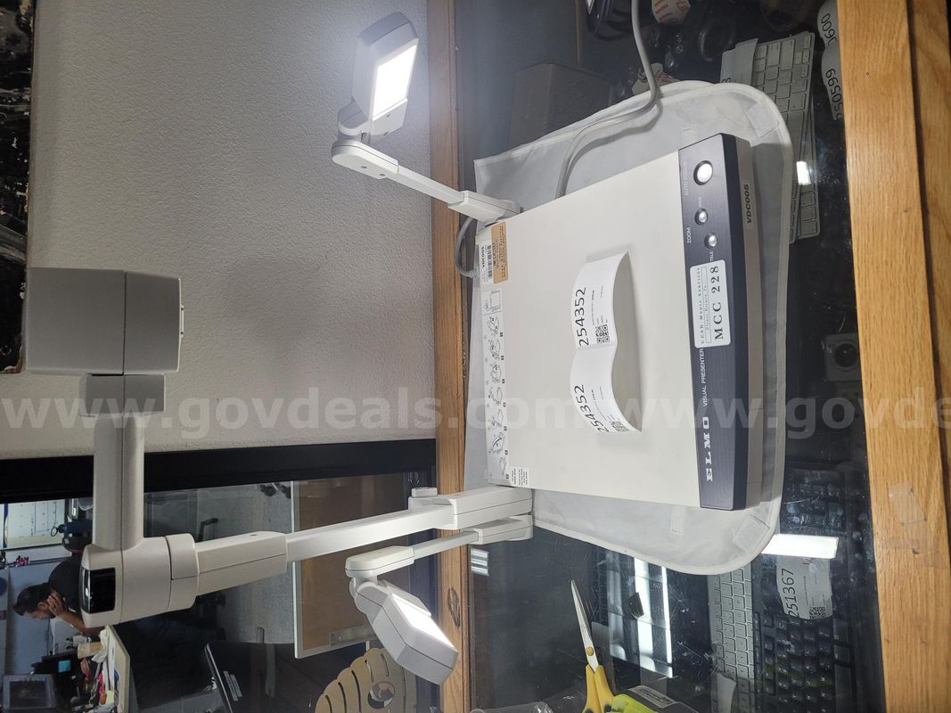 PROJECTOR: DIGITAL VISUAL PRESENTER