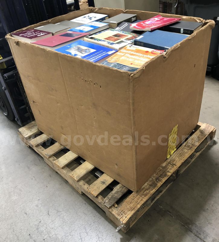 BOOKS/ MONOS: ASSORTED SUBJECTS, PALLET LOT