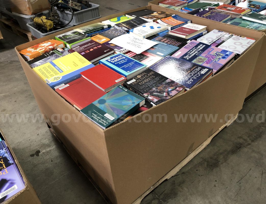 BOOKS/ MONOS: ASSORTED SUBJECTS, PALLET LOT