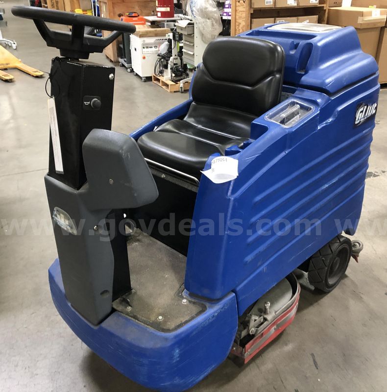 FLOOR SCRUBBER: SIT DOWN/ RIDING, 28"