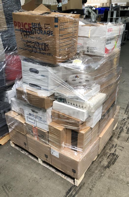 GLASSWARE SET: ASSORTED LAB, PALLET LOT