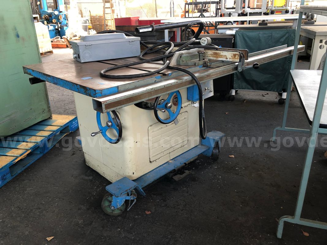 Saw: Tilting Arbor Table