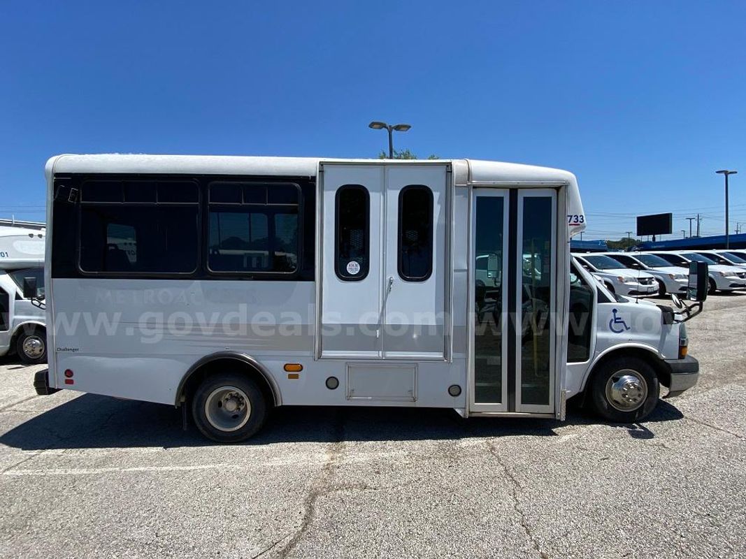 2015 Champion C4500 6.6 Duramax Transit Bus (Unit 733) RUNS, NEEDS REPAIR ,UNKOWN ISSUES