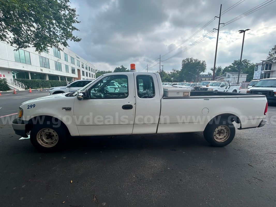 2000 FORD F-150 (Unit 299)